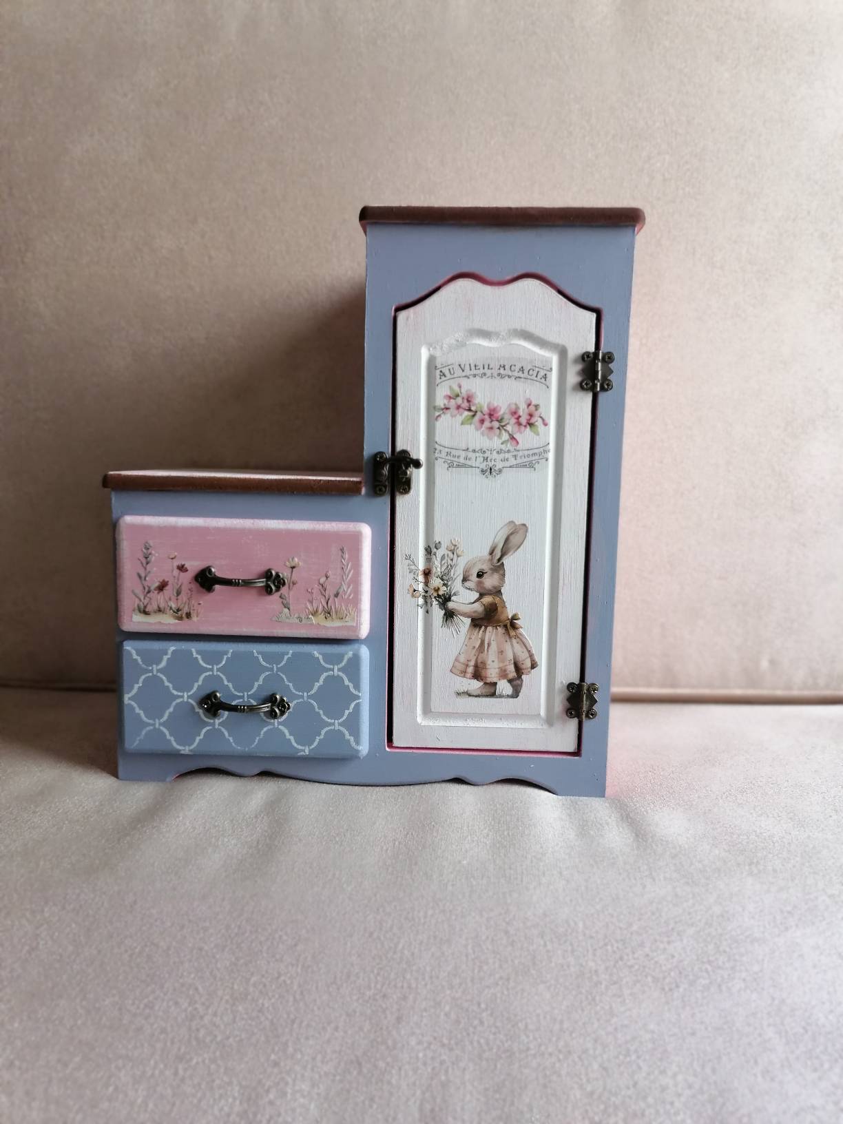 استند چوبی طرح خرگوش